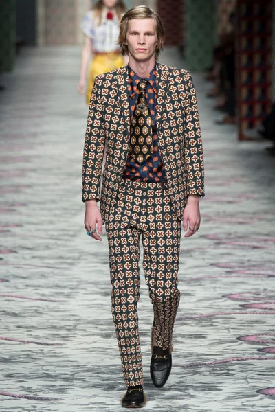 Look 54
